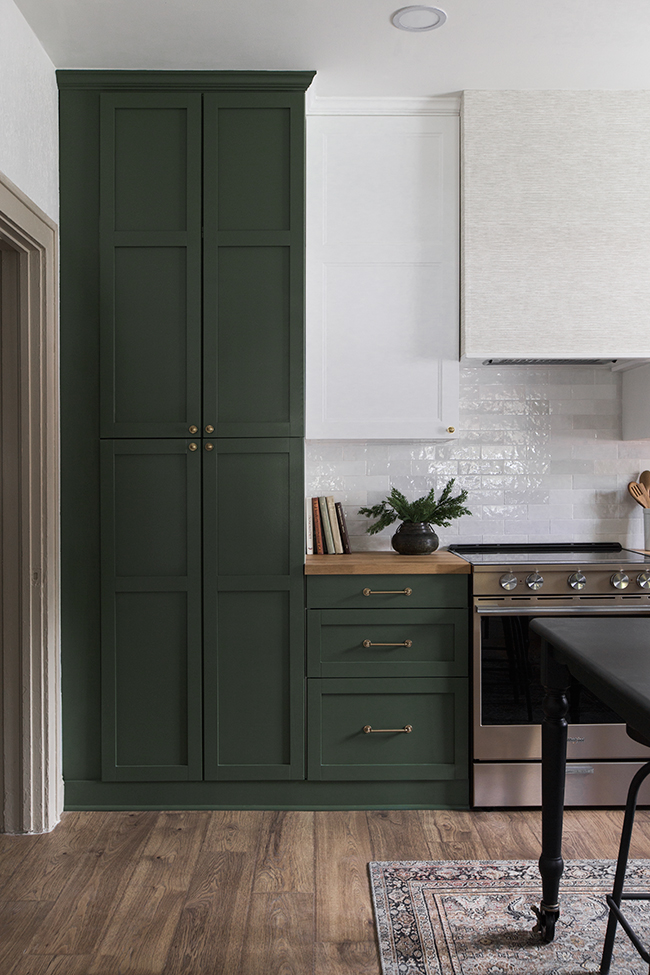 Dark Green Kitchen Color Schemes, Dark Green Kitchen Cabinets With White Countertops